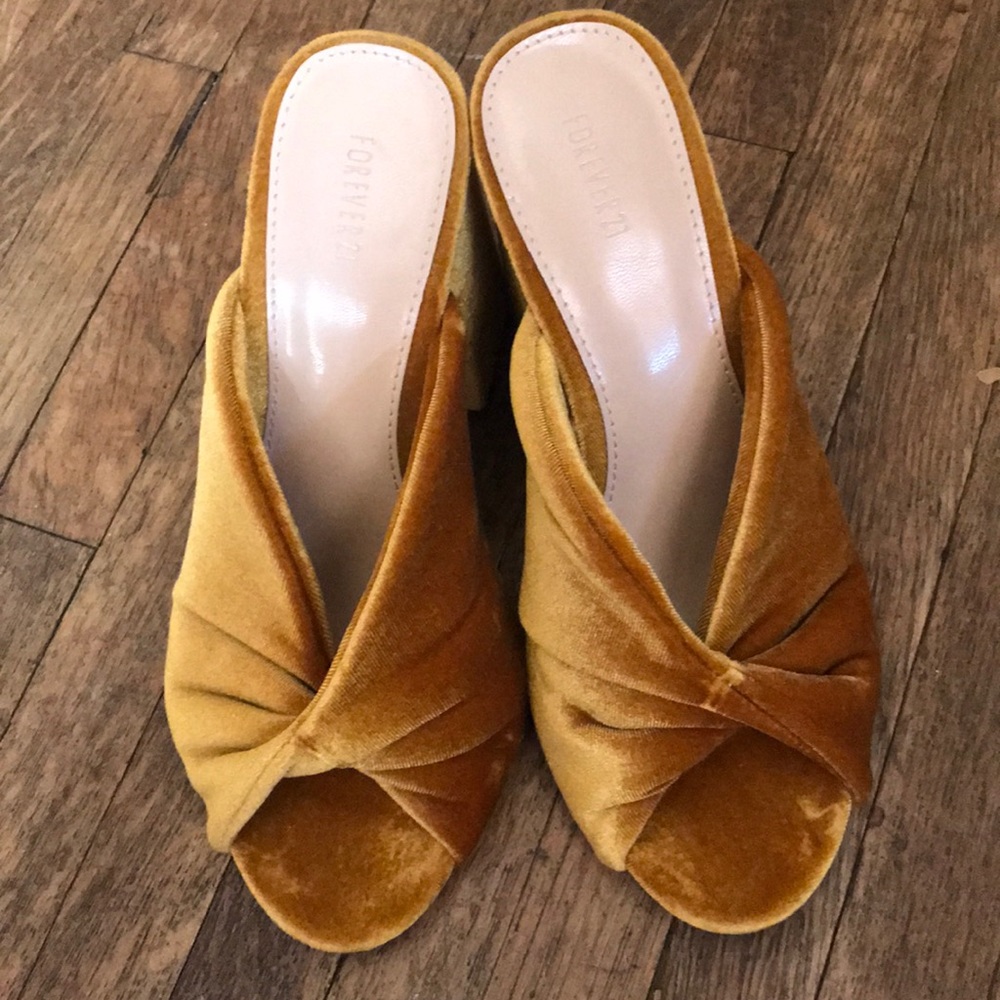 Gold Knot Mules - Crushed Velvet! - Picture 6 of 8